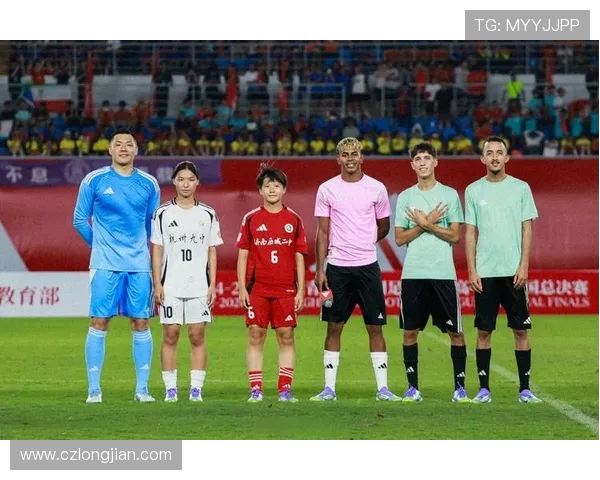 达尼洛：从足球场上的闪耀明星到生活中的真实自我探索之旅