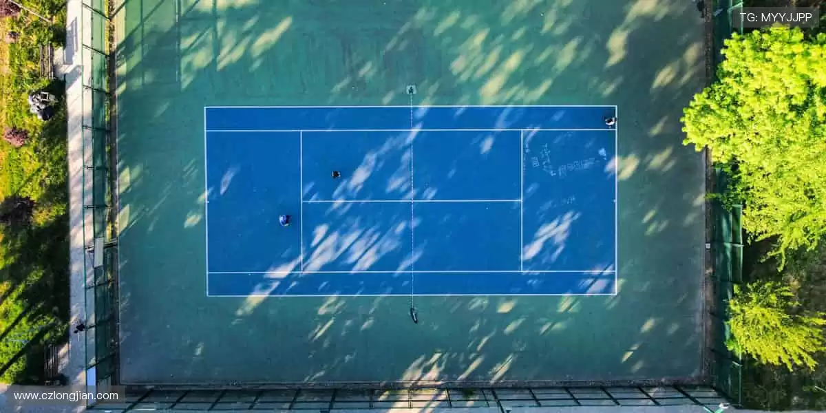 球迷的第二主场，🎯 从球星同款到限量周边，一网打尽你的热爱！